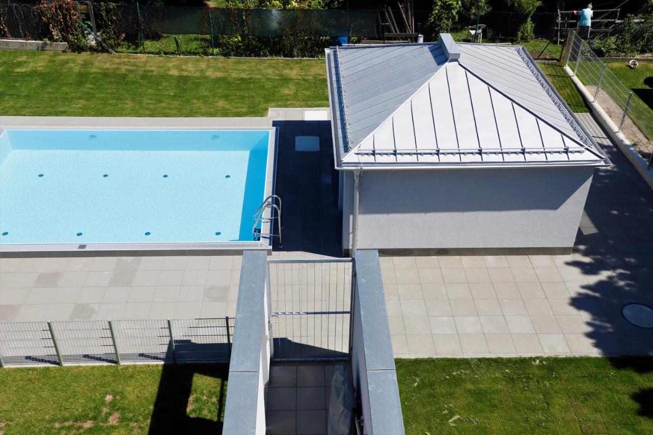 Yellow Flower Apartment With Pool - 5 Min To Lake Wien Eksteriør bilde