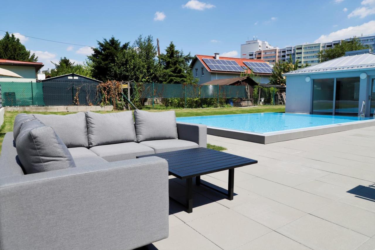 Yellow Flower Apartment With Pool - 5 Min To Lake Wien Eksteriør bilde