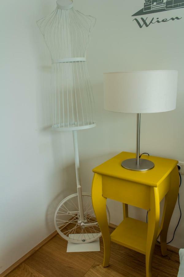 Yellow Flower Apartment With Pool - 5 Min To Lake Wien Eksteriør bilde