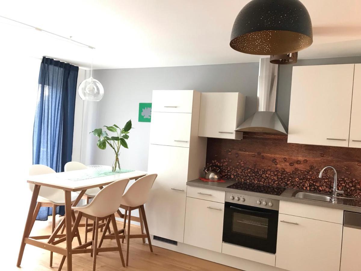 Yellow Flower Apartment With Pool - 5 Min To Lake Wien Eksteriør bilde